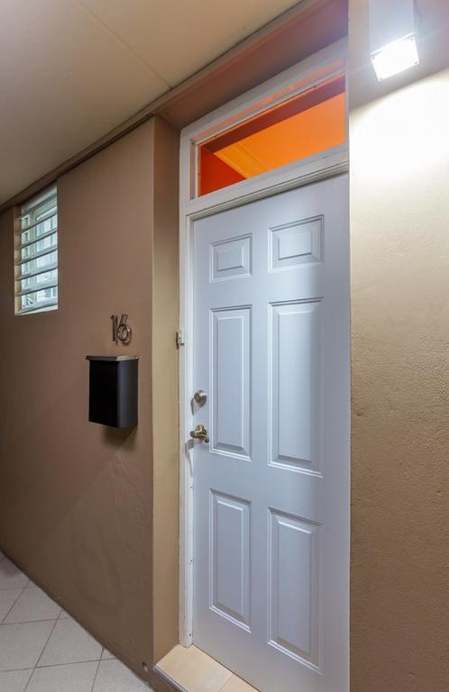 Choose To Be Happy At Seymour # 9 And #16 - Studio Apartments كينغستون الغرفة الصورة