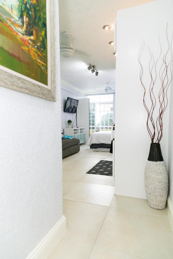Choose To Be Happy At Seymour # 9 And #16 - Studio Apartments كينغستون المظهر الخارجي الصورة
