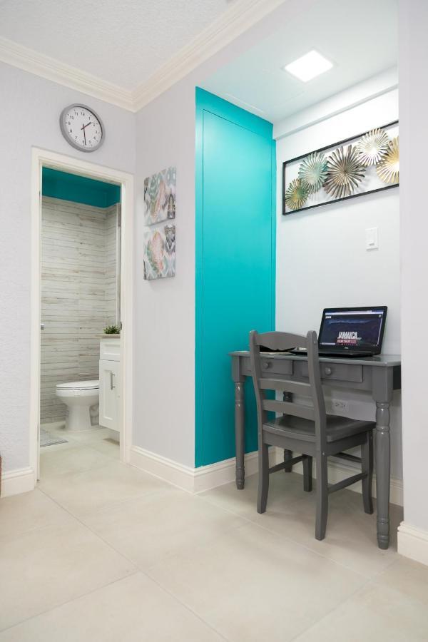 Choose To Be Happy At Seymour # 9 And #16 - Studio Apartments كينغستون المظهر الخارجي الصورة