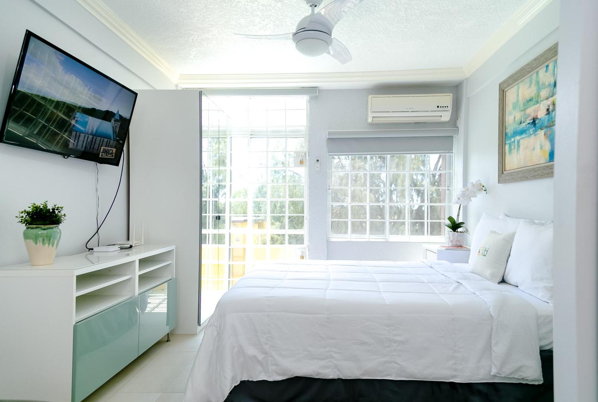 Choose To Be Happy At Seymour # 9 And #16 - Studio Apartments كينغستون المظهر الخارجي الصورة